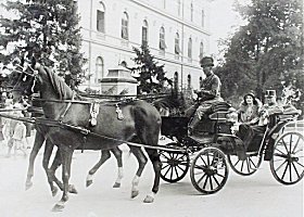 Az Egyetem központi épülete