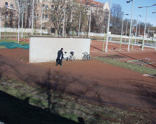 P1301873